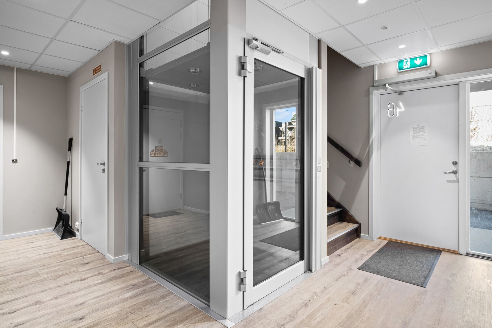 Leiligheten ligger i tredje etasje og har adkomst både via heis og trappegang. Galleribilde