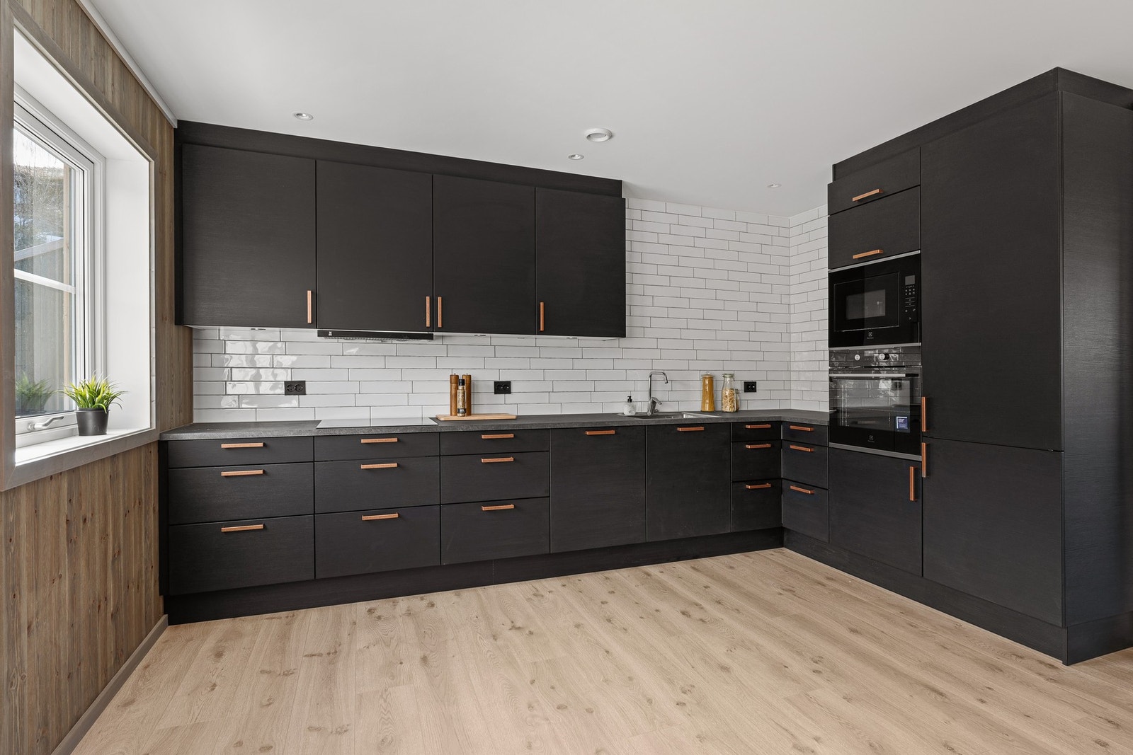 Kjøkken med innredning fra Aubokjøkken Galleribilde