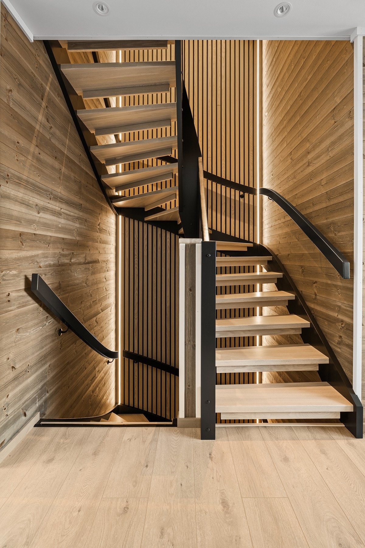 Gang mellom 2.etg og loftsetg. Galleribilde