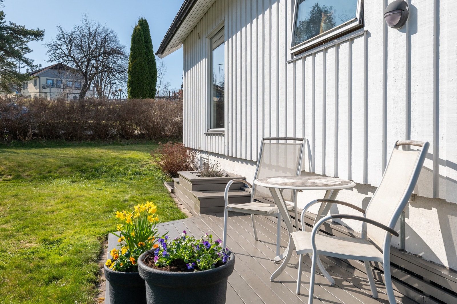 Platting mot hagen og garasjen er ca. 6 m2. Galleribilde