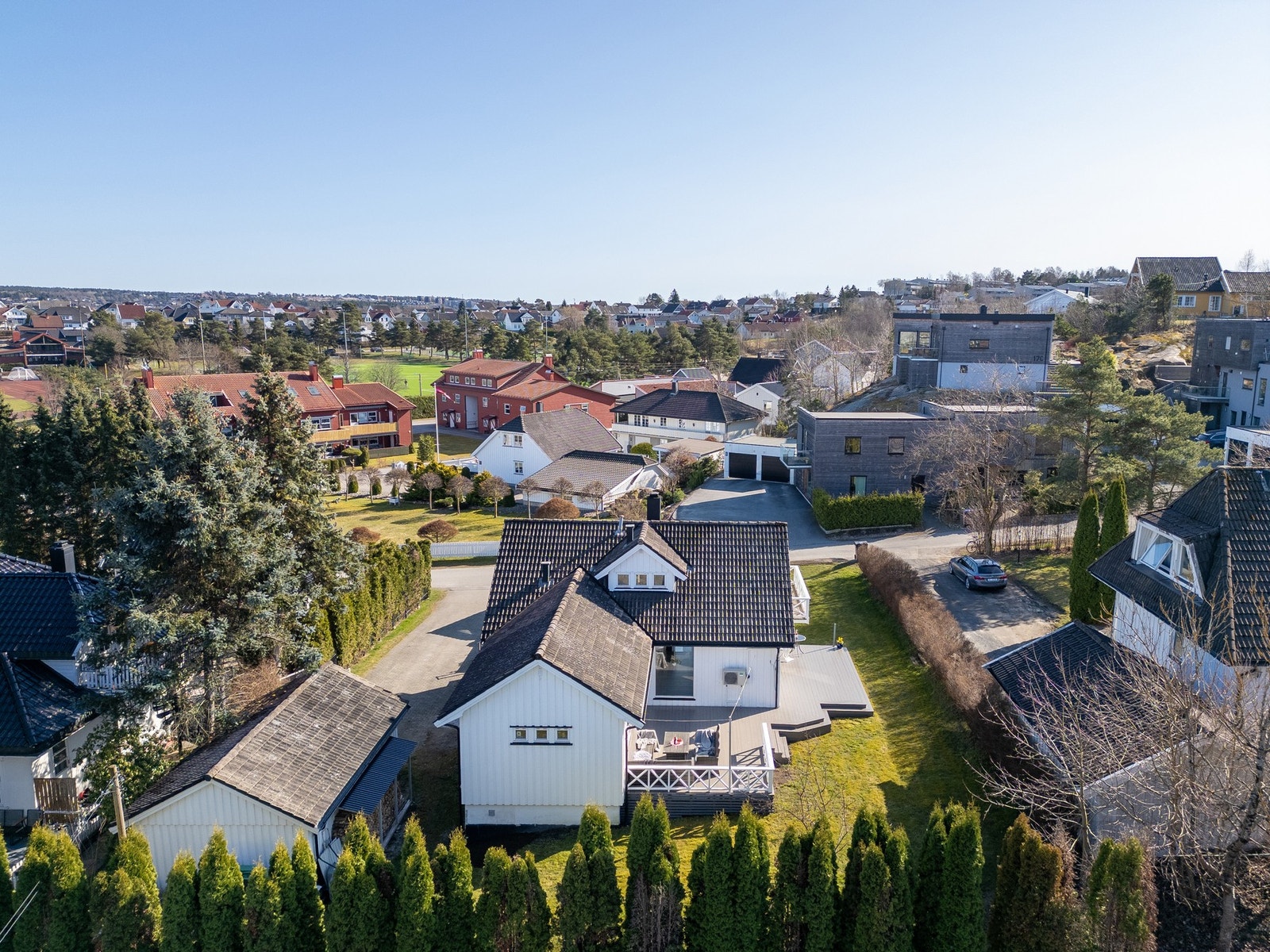 Her bor du i en gate fri for gjennomgangstrafikk i et etablert bomiljø. Galleribilde