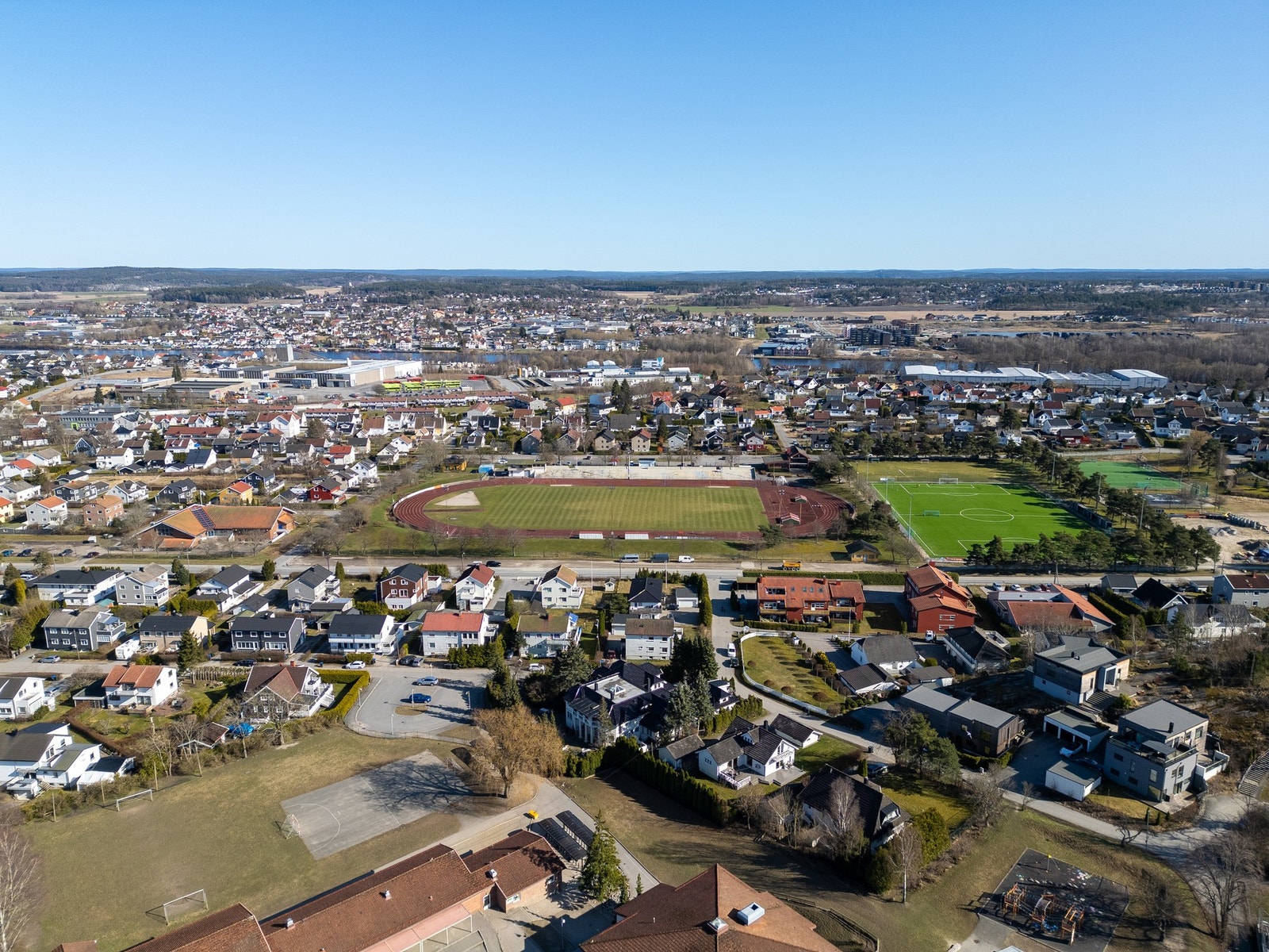 Lisleby ligger omtrent midt mellom Fredrikstad sentrum og handelsområdet i Dikeveien. Galleribilde