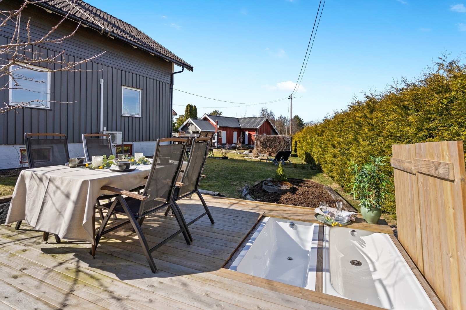Usjenert terrasseplatting i hage Galleribilde