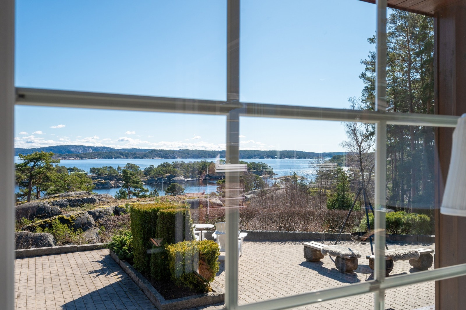 Fra hytta er det flott utsikt til Rom/Nordre Sandøy Galleribilde