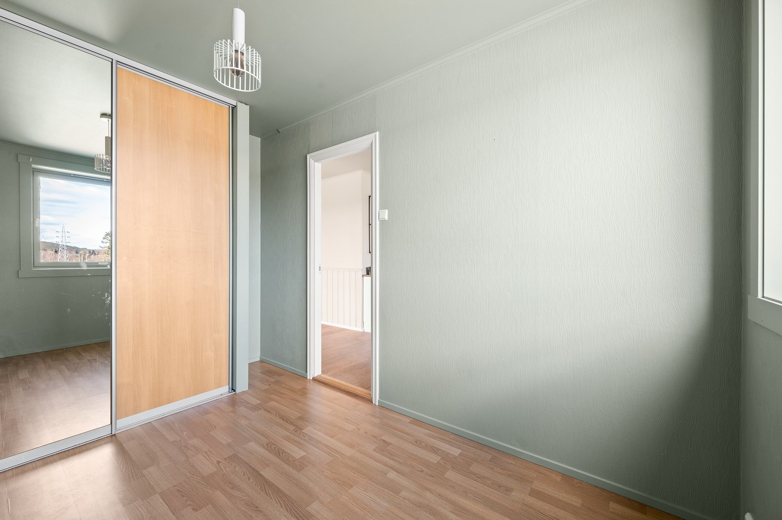 Leiligheten disponerer parkeringsplass i parkeringshus. Galleribilde