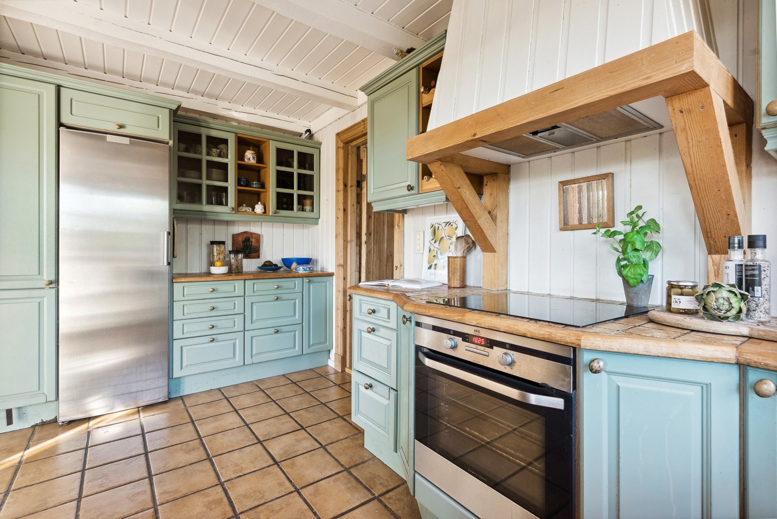 Meget romslig kjøkken, hvor man kan skape sitt eget drømmekjøkken Galleribilde