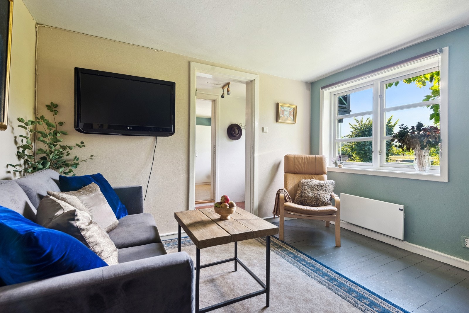 Hybelen har stue med kjøkkenkrok og soverom Galleribilde