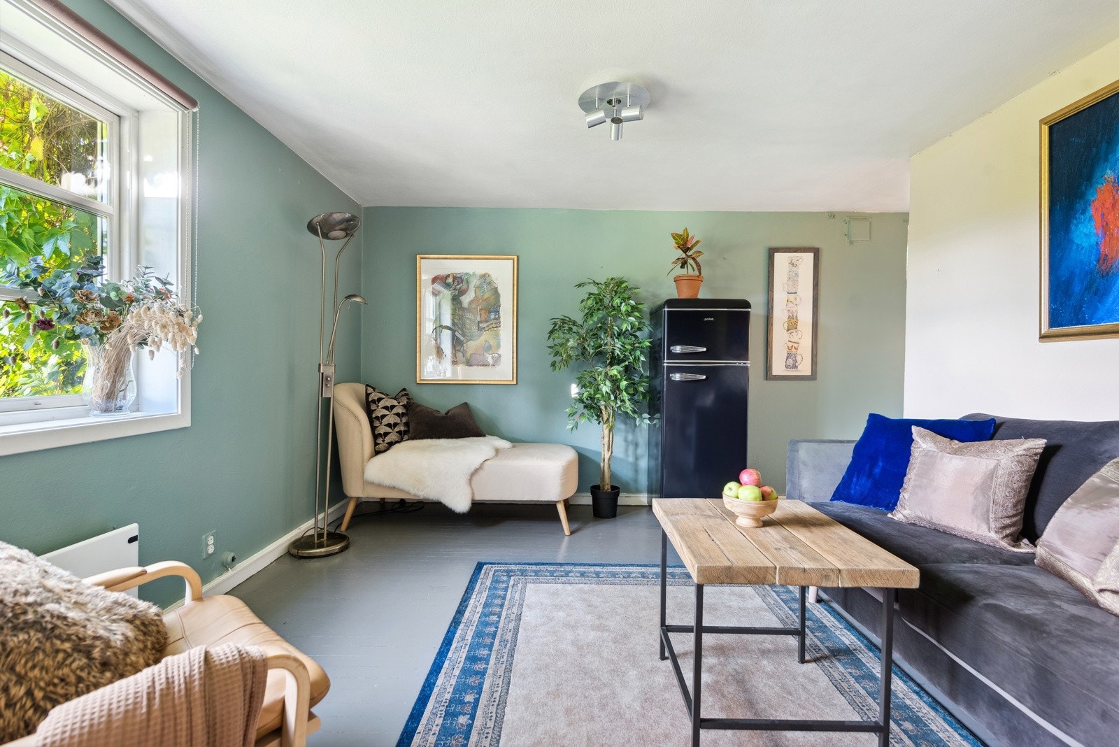 I underetasjen er det i dag innredet en hybel, med egen inngang fra tomten Galleribilde