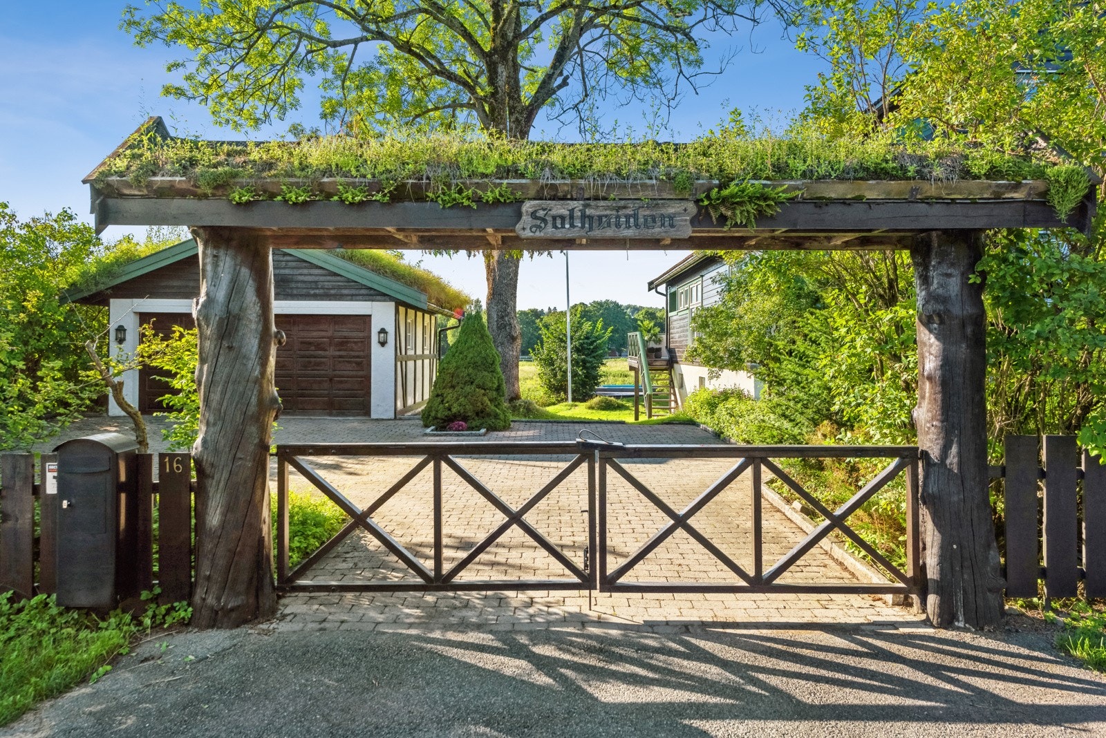 Idyllisk beliggenhet i rolig villavei, med mye luft mellom boligene og unike tomtestørrelser Galleribilde