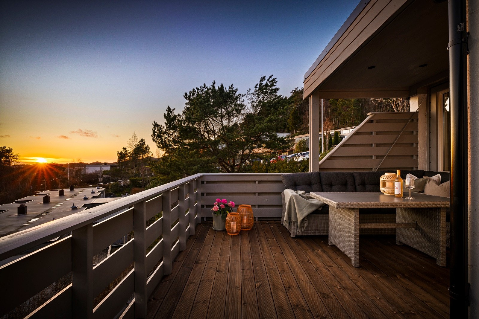 - Det ble lagt nye terrassebord i 2024 - Galleribilde