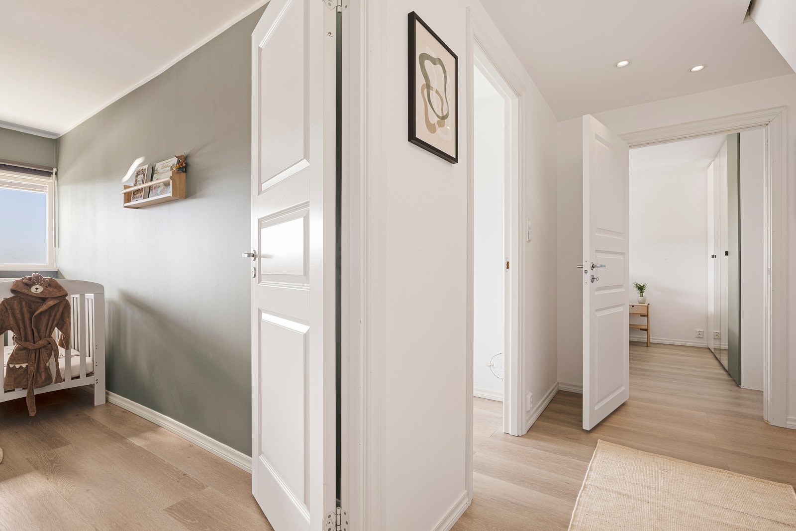 - Det er lagt varmefolie på de to minste soverommene, deler av hovedsoverom og gang - Galleribilde