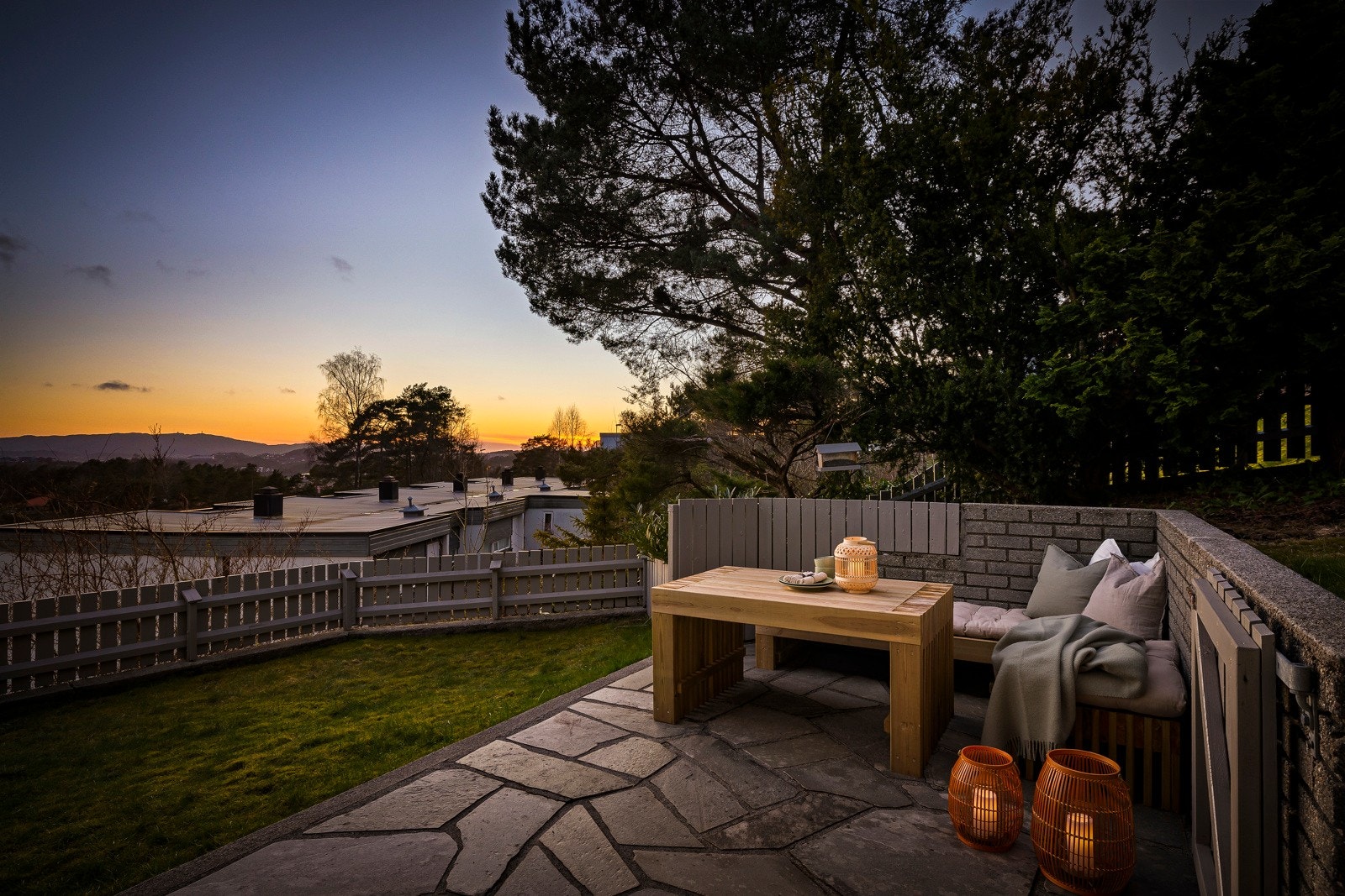 - Det er trappefri adkomst til tomten, som er svært praktisk for dem med barnevogn - Galleribilde