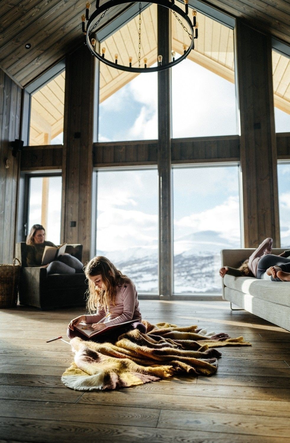 Hyttemodelen Solheim kan bygges på Lygna. Panoramavinduer i front. Galleribilde