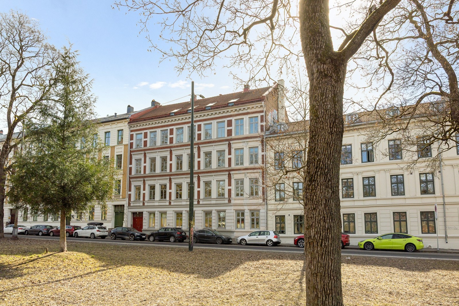 Klassisk fasade vis-a-vis Sofienbergparken Galleribilde