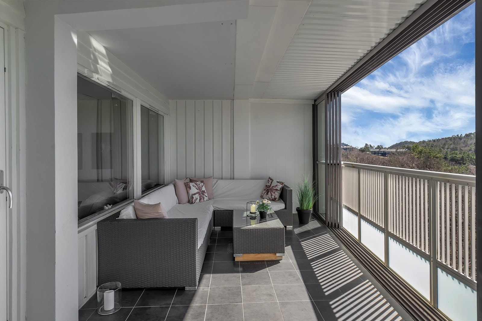 Innglasset balkong Galleribilde