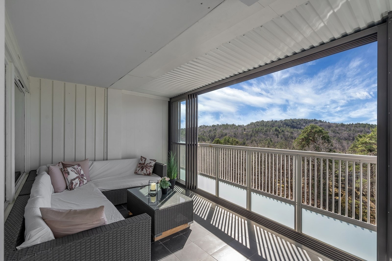 Innglasset balkong Galleribilde