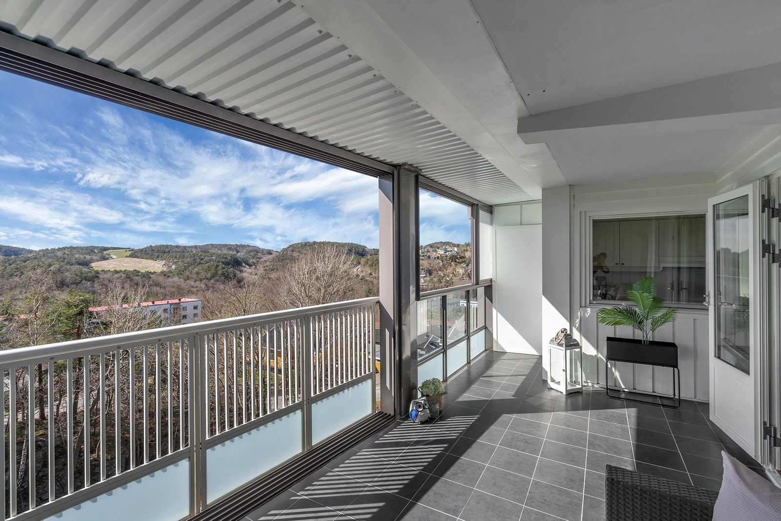 Innglasset balkong Galleribilde