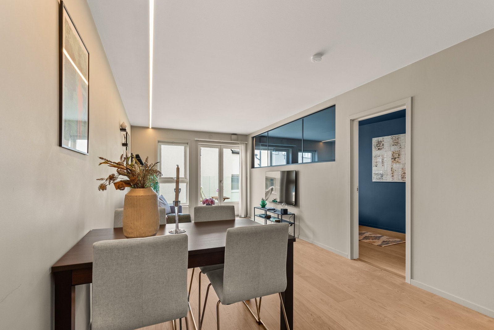 Fin plass til spisebord i stuen. Galleribilde