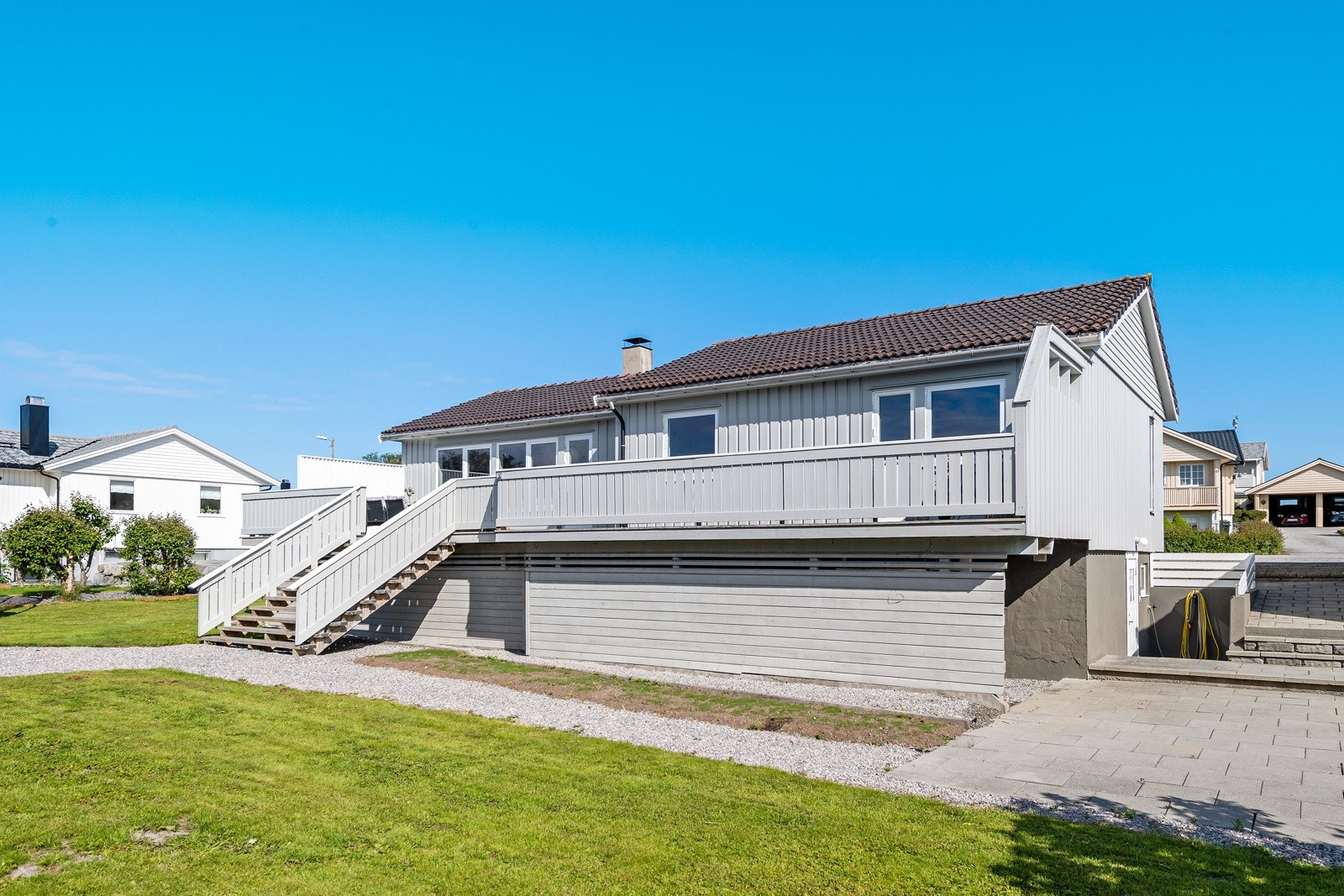 Eiendommen har flere, fine uteområder- Galleribilde