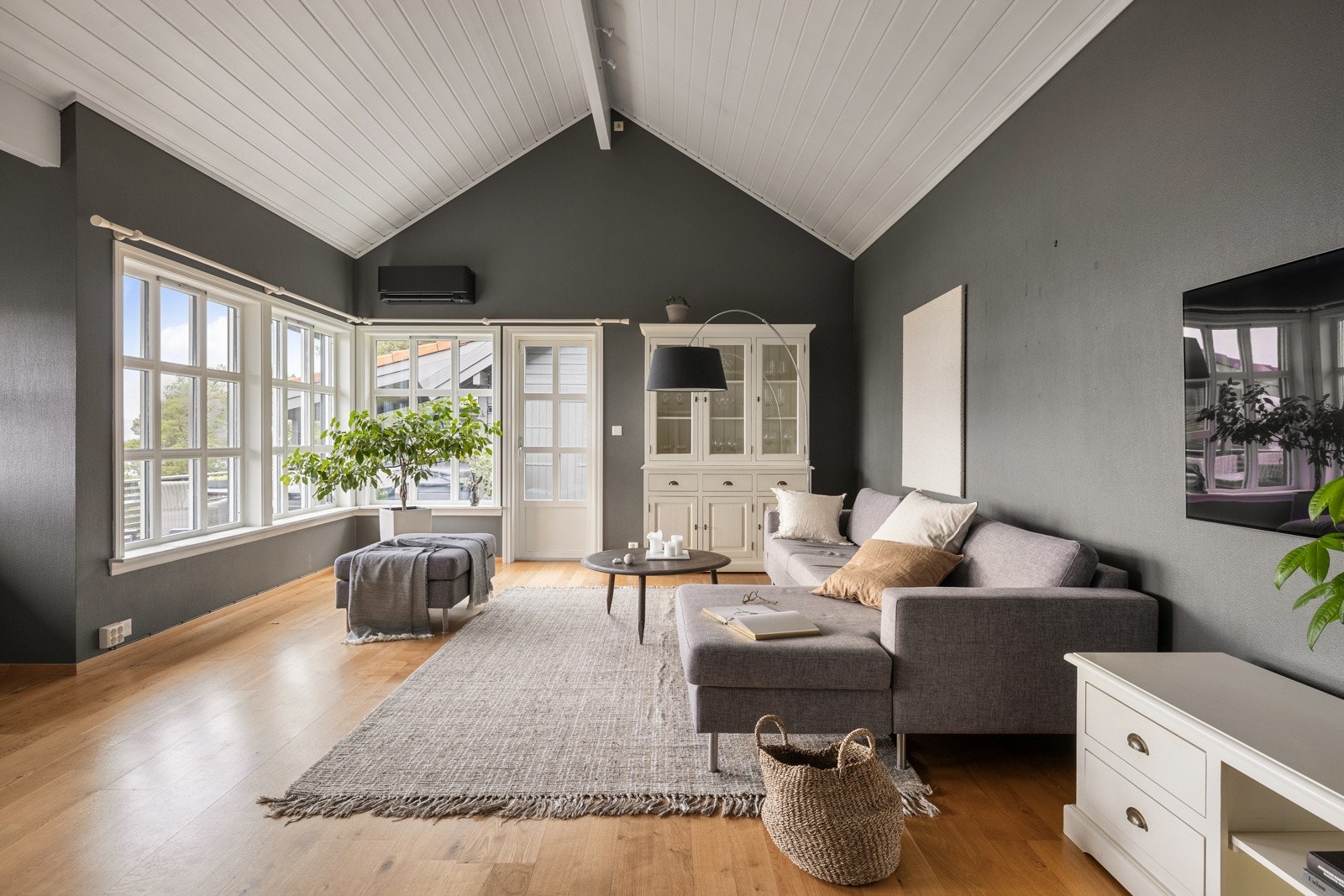 Attraktiv enebolig med unik beliggenhet, fantastisk utsikt og høy standard. Bør sees! Galleribilde