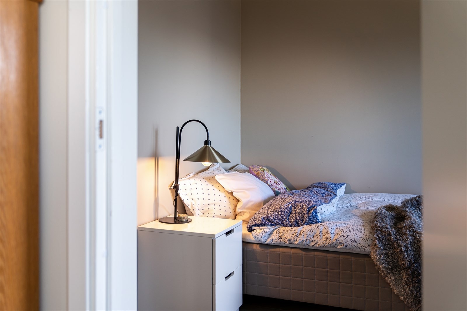 Her har du muligheter til å møblere med dobbeltseng og ytterligere møblement, alt etter eget ønske og behov. Galleribilde