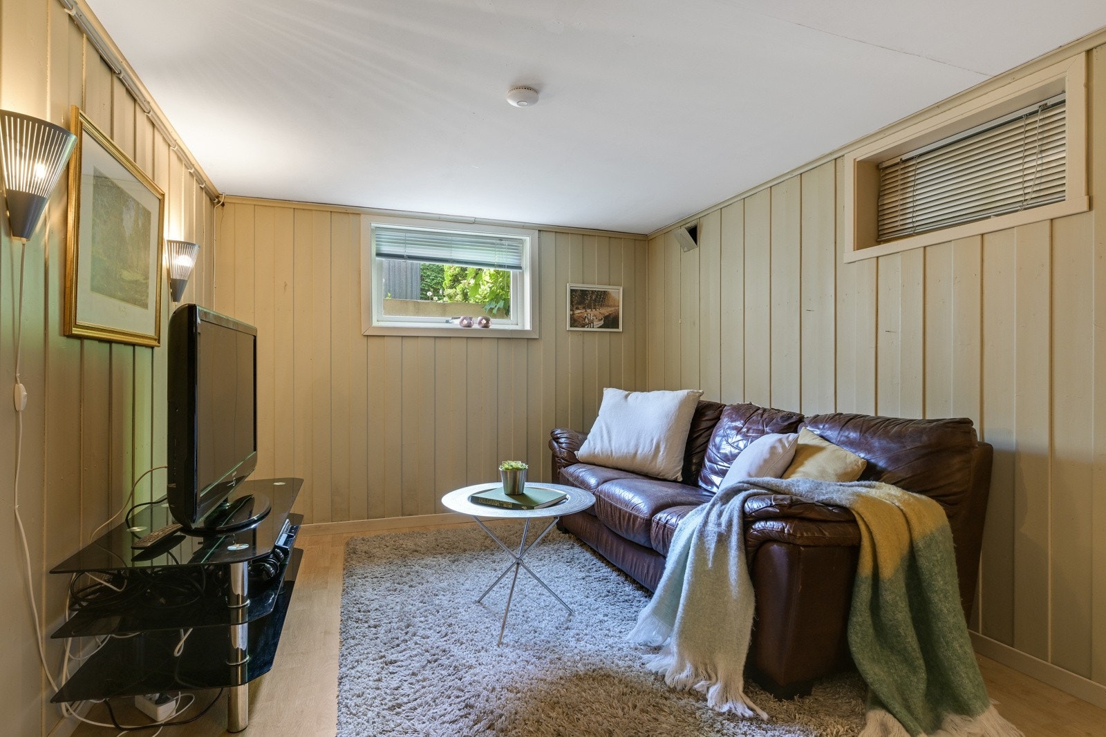 Kjellerstue/TV-stue Galleribilde