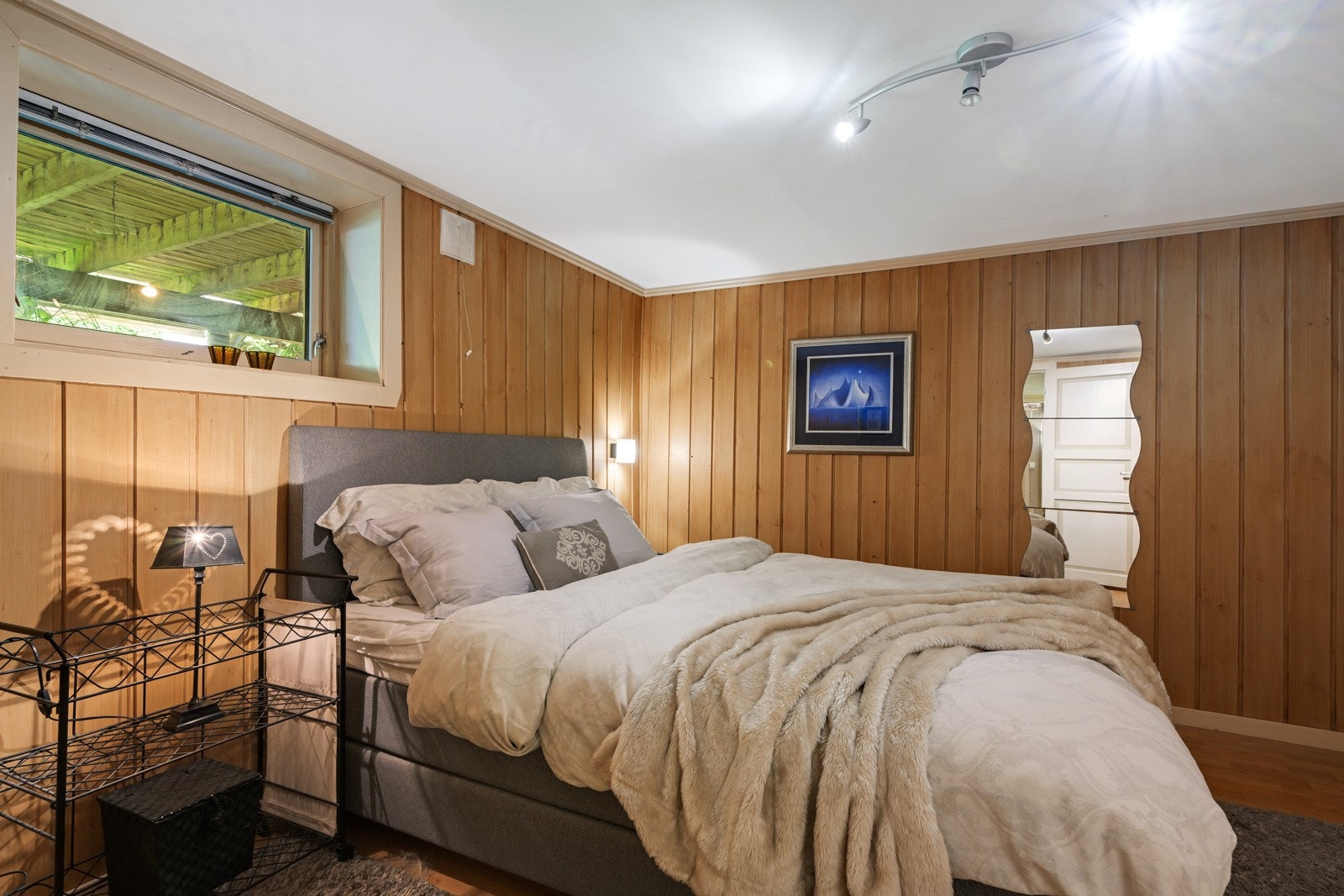 Gjesterom i kjelller - dog ikke godkjent til varig opphold Galleribilde