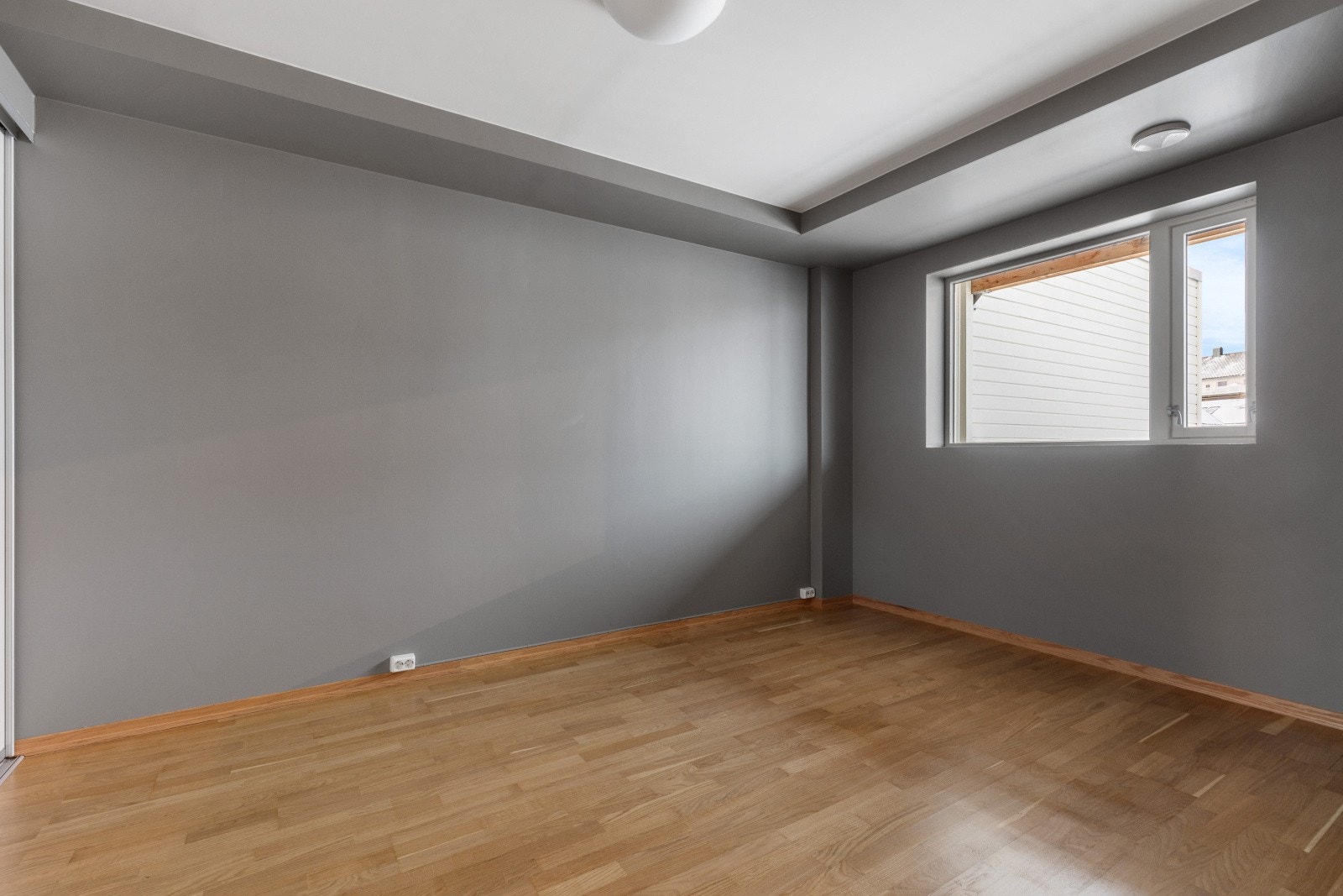 Godt med naturlig lys inn fra store vindusflater Galleribilde