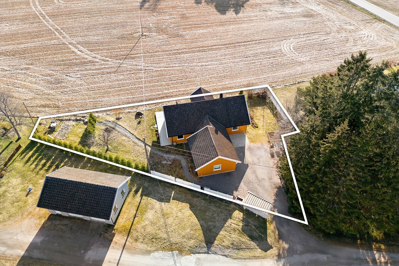 Omtrentlig skisse, tomten er nesten et mål stor. Galleribilde