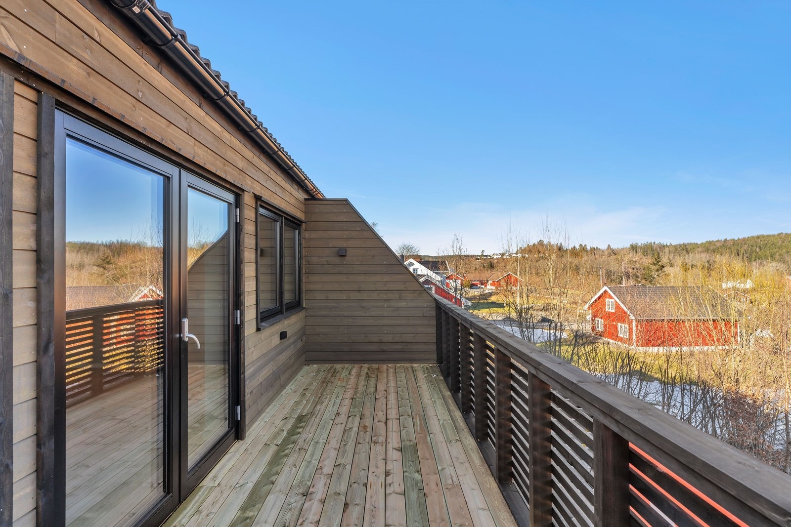 Her har man god plass til å etablere en sittegruppe, grill, beplantning, m.m Galleribilde