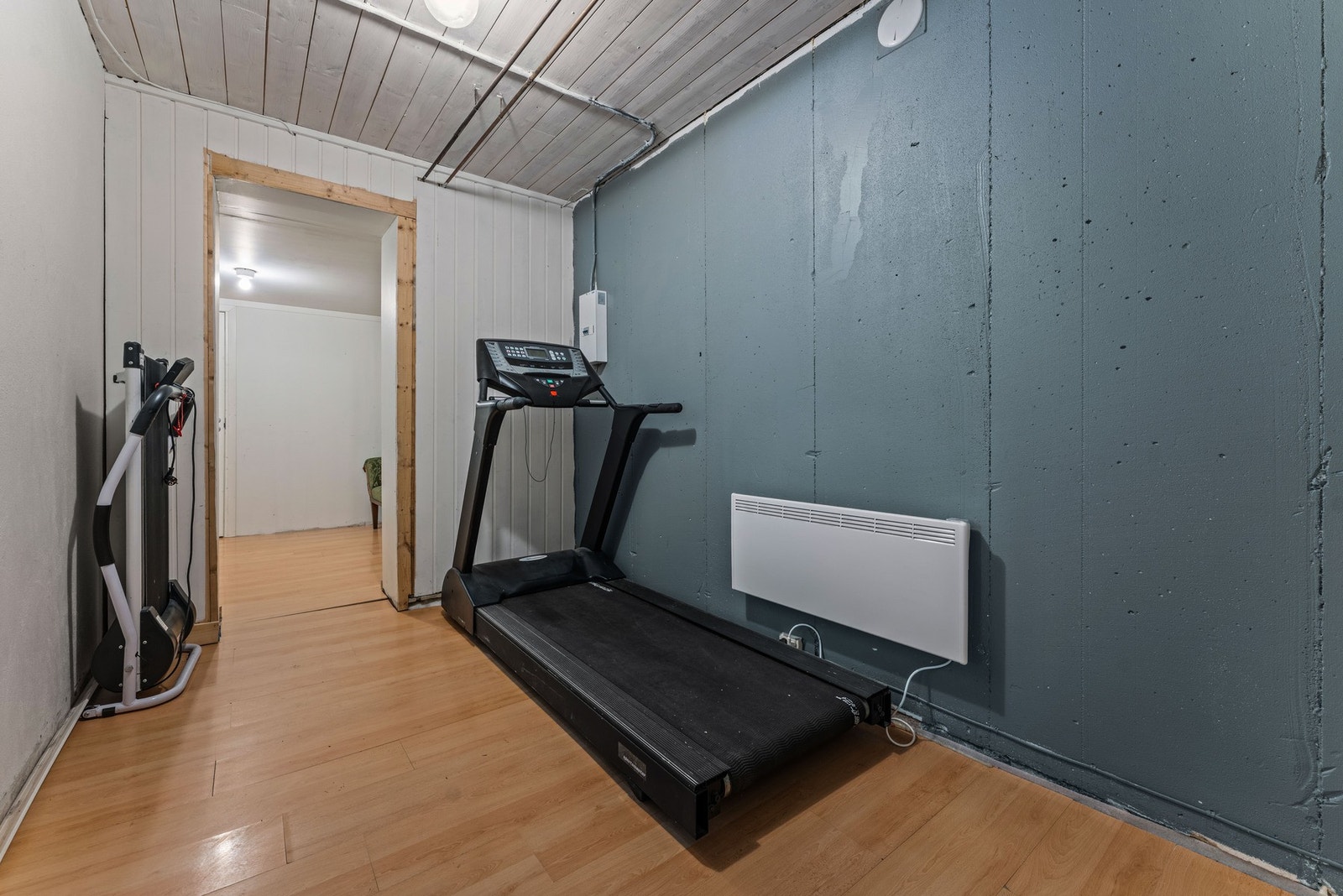 I kjelleren er det flere rom med god plass Galleribilde