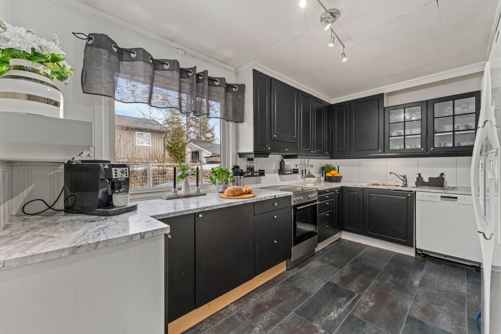 Kjøkken i eget rom Galleribilde