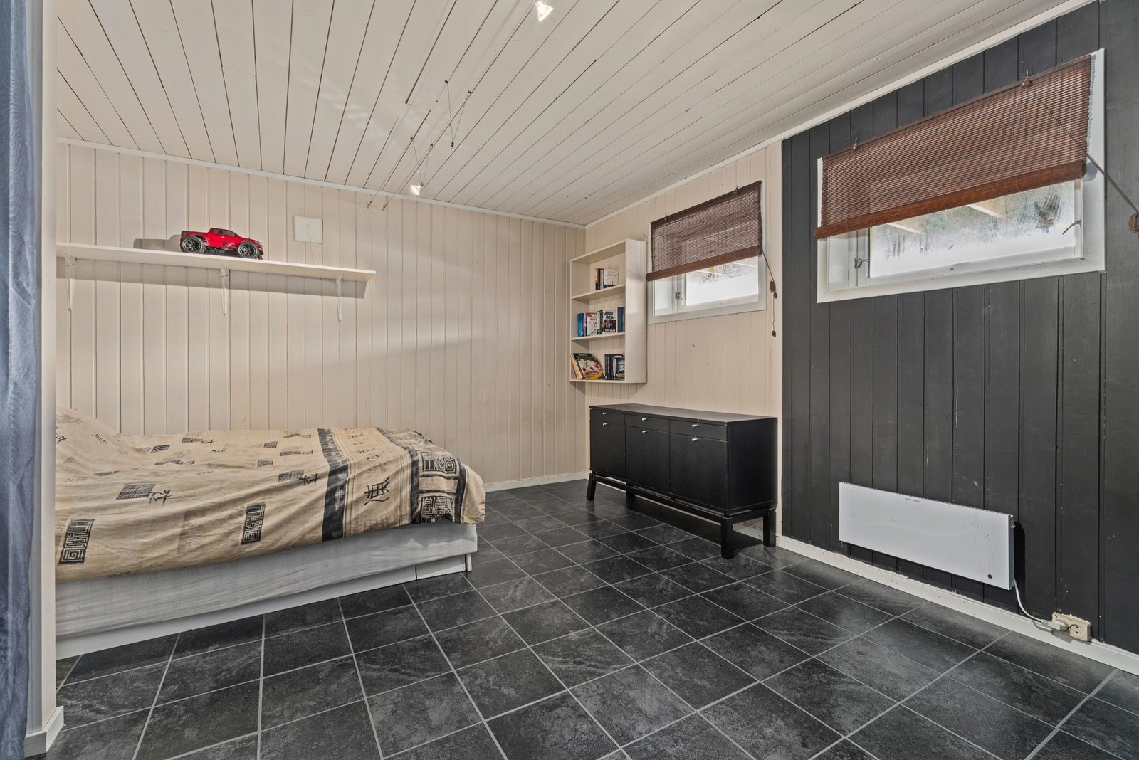 Soverom/ekstra stue i kjelleren Galleribilde