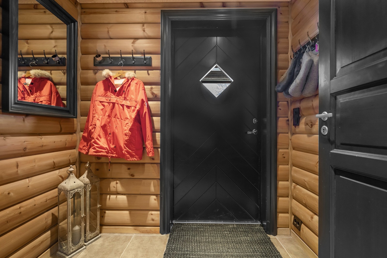 Vindfang med fliselagt gulv - varmekabler Galleribilde