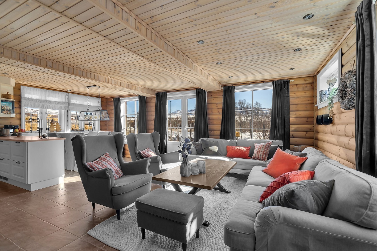 God plass til stor sofagruppe Galleribilde