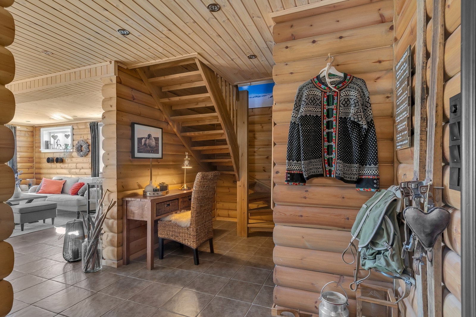 I taket er det belysning med spotter Galleribilde