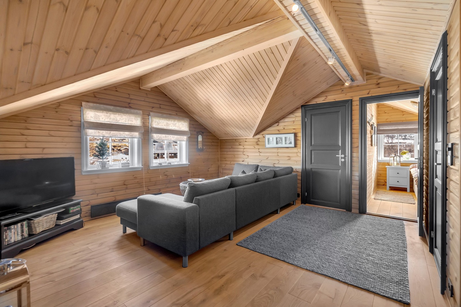 Fint med det åpne arealet oppe ved siden av soverommene - på gulv er det eikeplank Galleribilde