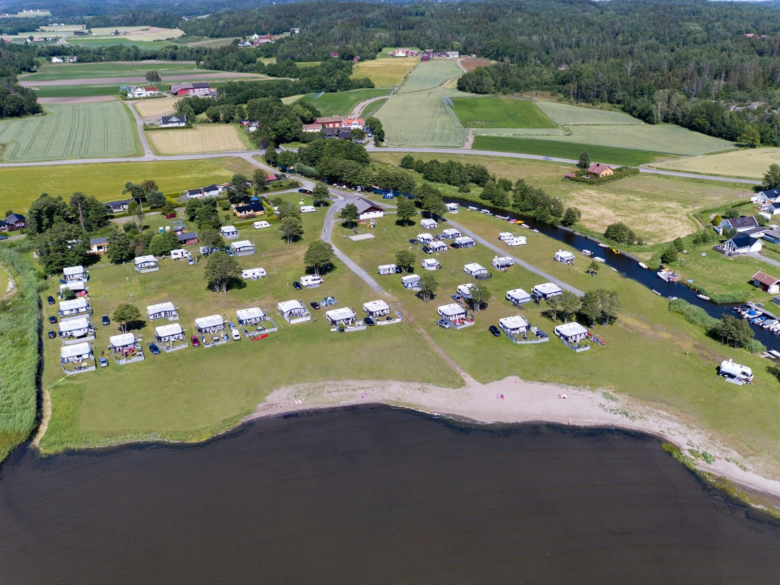 Bilde fra campingen i sesong Galleribilde