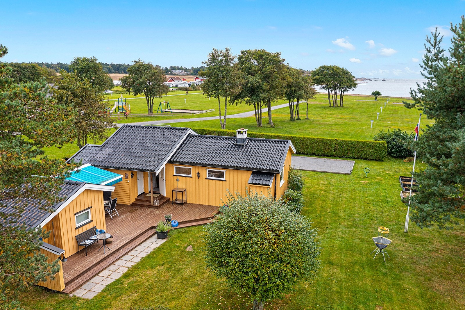 Dette er en flott fritidsbolig med fin beliggenhet og kort vei til badestrand Galleribilde