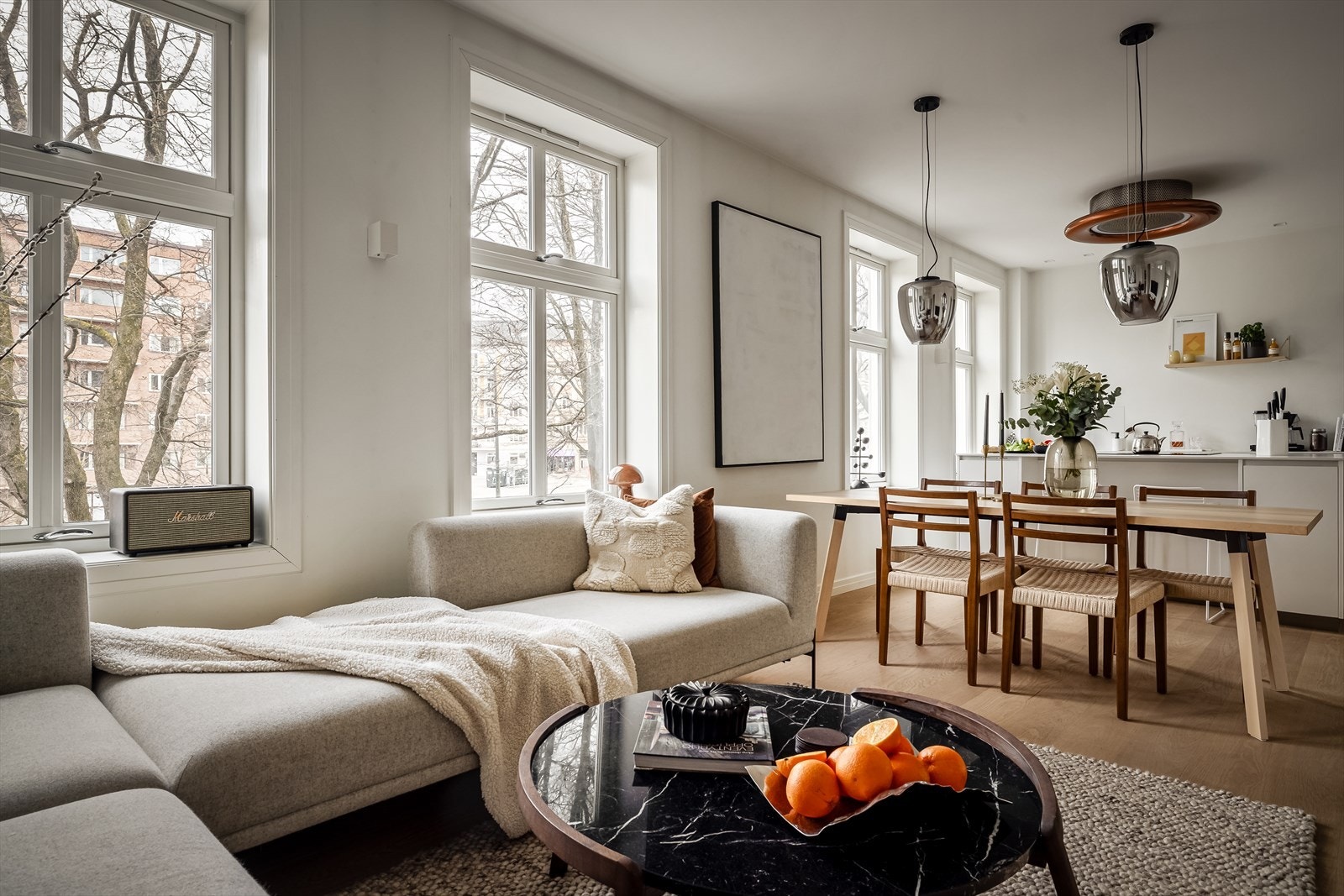 Hele leiligheten ble pusset opp i 2015/2016 med moderne og tidsriktige farge- og materialvalg. Galleribilde