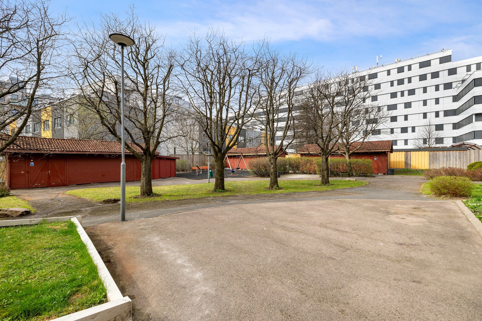 Uteområdet er tilrettelagt for både store og små. Galleribilde