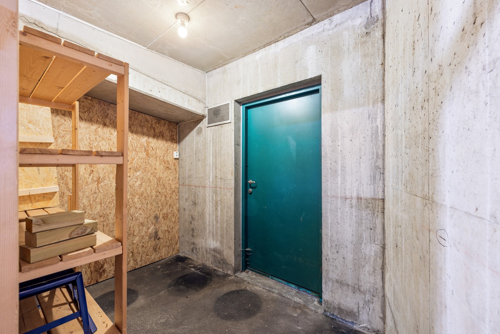 Stor, praktisk bod i kjeller. Galleribilde