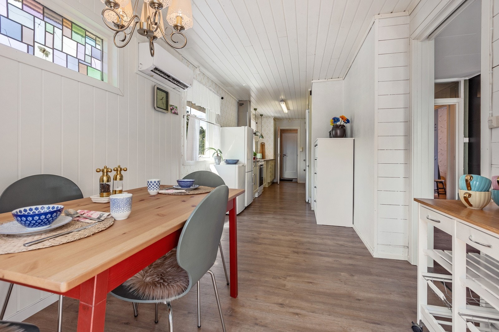 Spisestueplass i tilknytning til kjøkkenet. Galleribilde