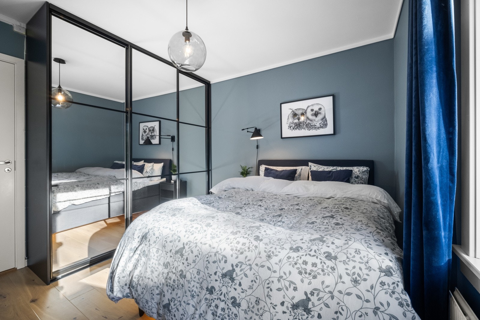 Soverom 1 med klesskap Galleribilde