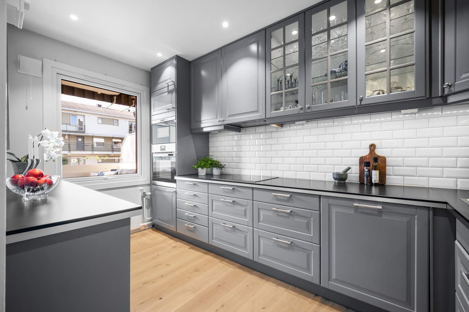 Kjøkkenet, som var nytt i 2012, har et herskapelig design med langstrakte benkeflater som innbyr til spennende kokkelering. Galleribilde