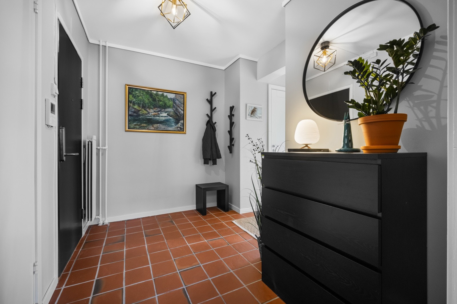 Terrakottafargede fliser i entre Galleribilde