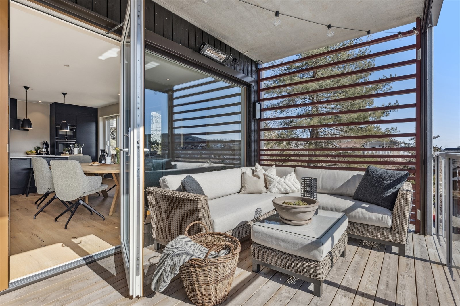 Leilighetene ligger innerst i en blindvei, skjermet for gjennomgangstrafikk og med naturen som nærmeste nabo. Galleribilde