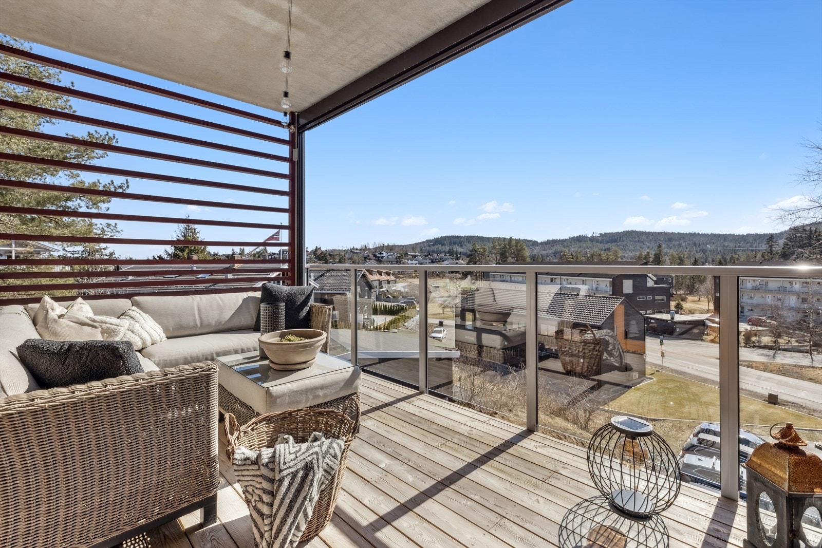 Her kan utsikten over skogkledde åser nytes. Galleribilde