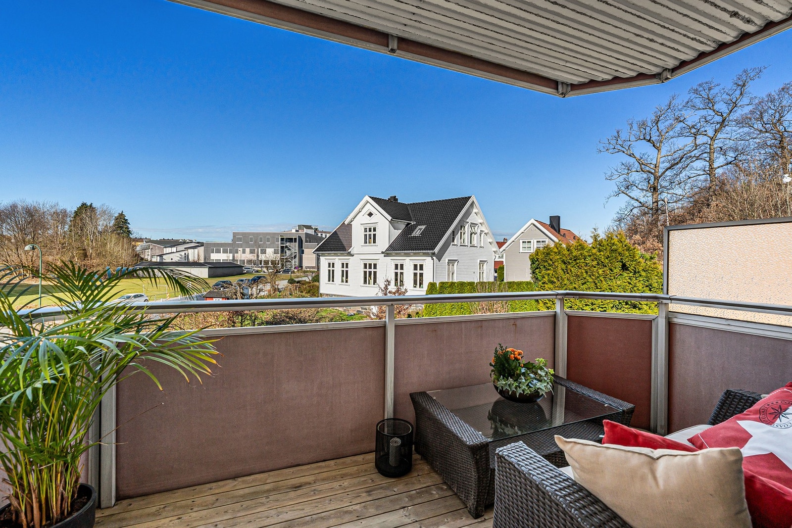 - Deilig med egen uteplass med fine solforhold | Her har du fin ettermiddagssol - Galleribilde