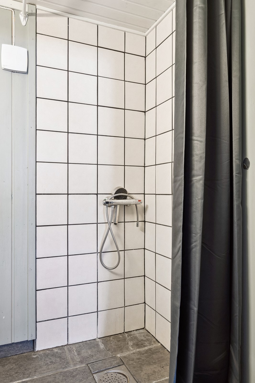 Baderom med dusj. Galleribilde